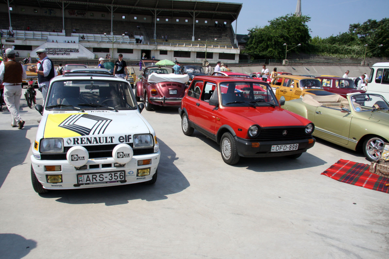 Illustration for article titled Classic Car Ownership Is Made Greater By The People Around You